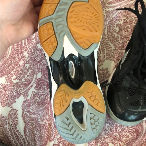 Mizuno volleyball shoes - Picture 3 of 4